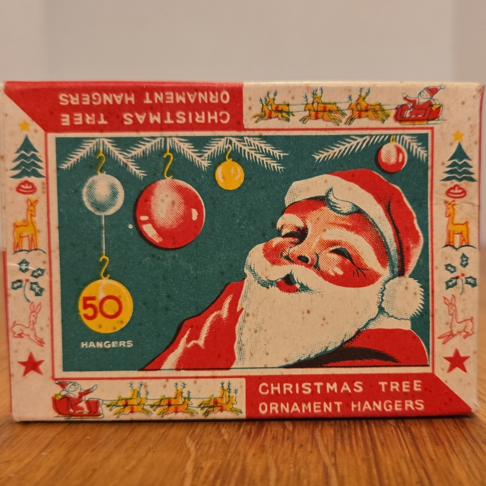 Mint Vintage 1950s Christmas Tree Ornament Hangers Box Santa Graphic– 50 Hangers - Picture 1 of 3